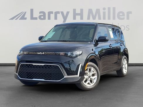 Used 2025 Kia Soul LX w/ LX Technology Package FWD image 2