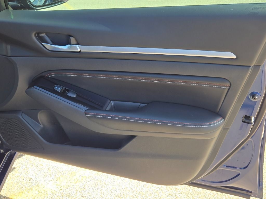 Used 2023 Nissan Altima 2.5 SR w/ SR Premium Package FWD image 8