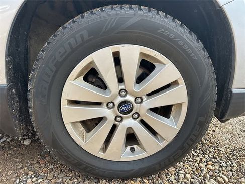 Used 2017 Subaru Outback 2.5i image 9