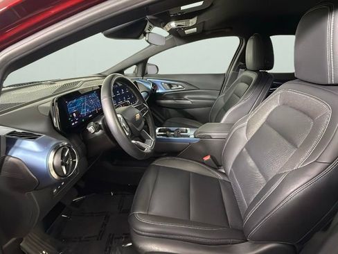 Used 2025 Chevrolet Equinox EV LT w/ Convenience Package image 17