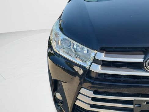 Used 2019 Toyota Highlander XLE AWD/4WD image 34