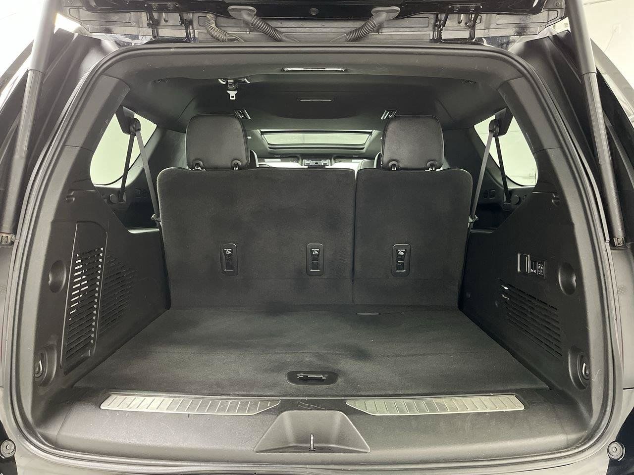 Used 2023 GMC Yukon XL Denali AWD/4WD image 34