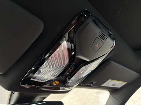 Used 2025 BMW M240i Coupe RWD image 28