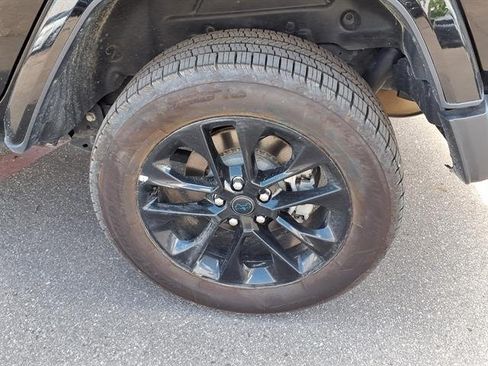 Used 2024 Jeep Wrangler Unlimited Sahara AWD/4WD image 9