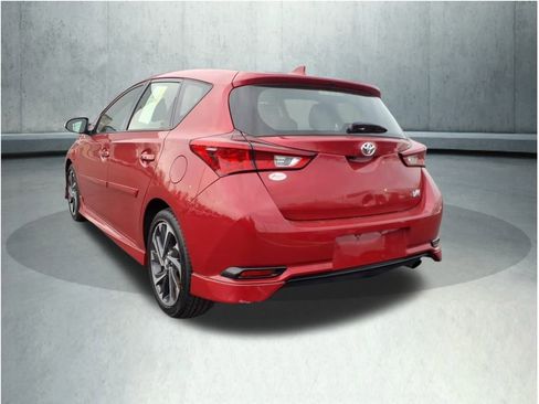 Used 2018 Toyota Corolla iM image 11