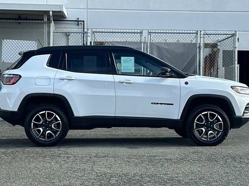 Used 2024 Jeep Compass Trailhawk image 3