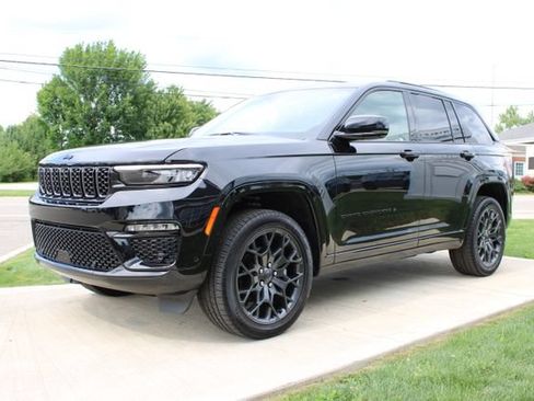 Used 2025 Jeep Grand Cherokee Summit w/ Obsidian Package AWD/4WD image 8