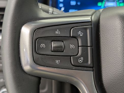 Used 2023 Chevrolet Suburban Z71 w/ Luxury Package image 18