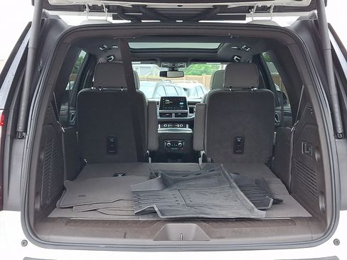 Used 2022 GMC Yukon SLT w/ SLT Premium Package AWD/4WD image 28