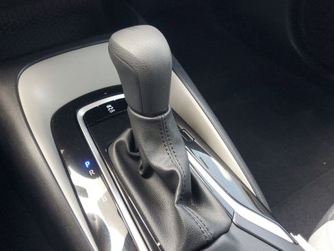 Used 2025 Toyota Corolla LE FWD image 28
