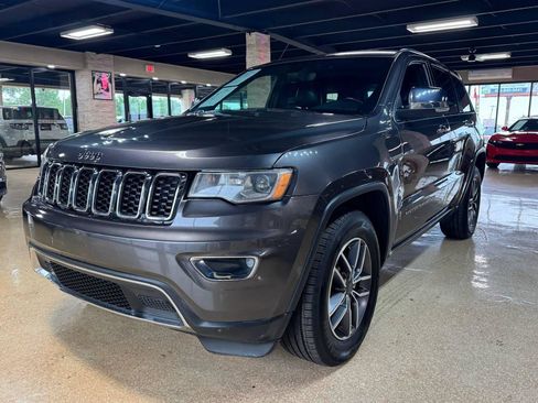 Used 2020 Jeep Grand Cherokee Limited w/ Luxury Group II AWD/4WD image 3