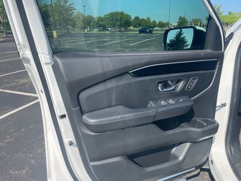 Used 2024 Honda Pilot Touring image 10