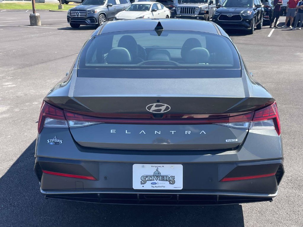 Used 2024 Hyundai Elantra Limited FWD image 4