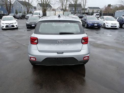 Used 2020 Hyundai Venue SE image 4