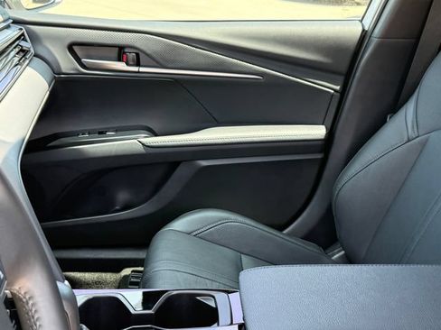 Used 2025 Toyota Camry XSE FWD image 9