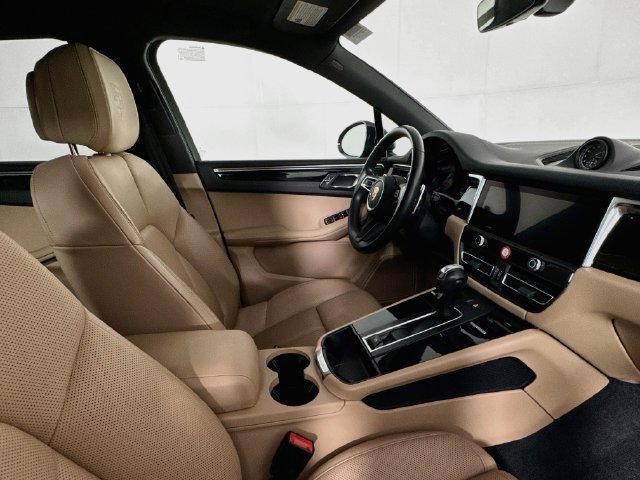 Used 2023 Porsche Macan AWD/4WD image 24