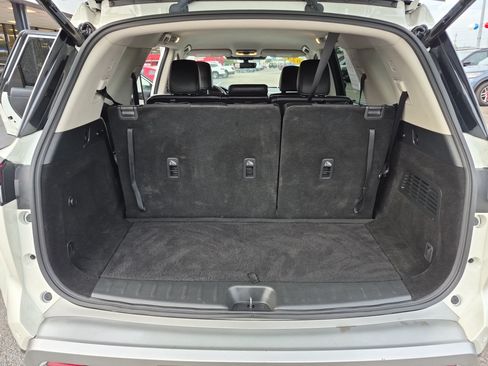 Used 2024 Nissan Pathfinder SL AWD/4WD image 18