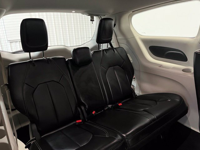 Used 2024 Chrysler Pacifica Touring-L FWD image 13
