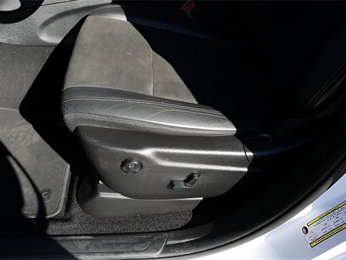 Used 2019 Jeep Grand Cherokee Altitude image 12