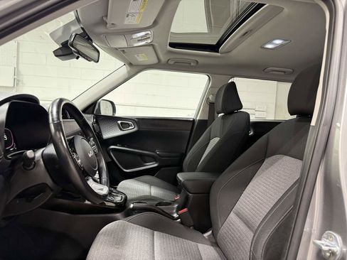 Used 2023 Kia Soul EX image 16