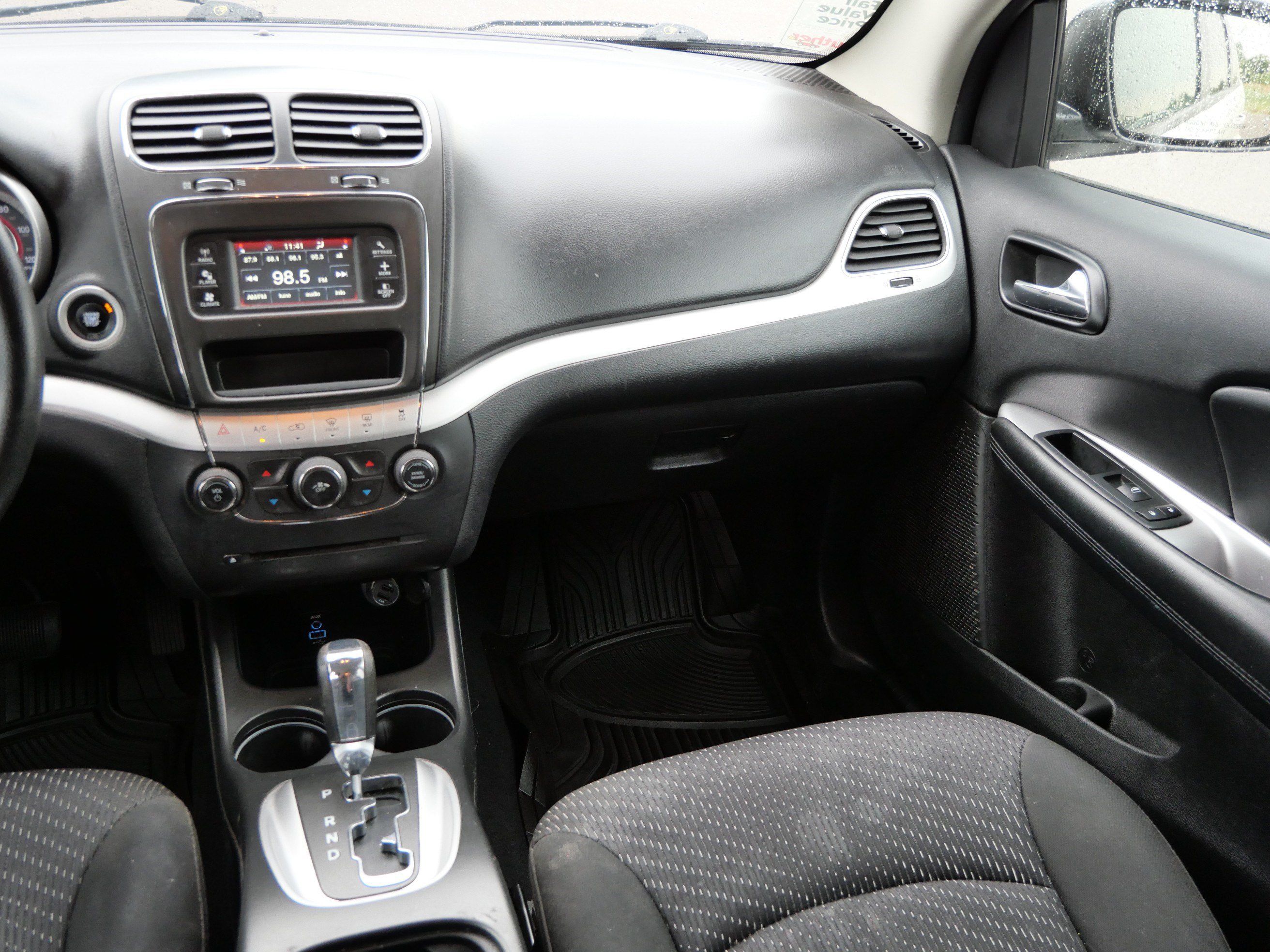 Used 2017 Dodge Journey SE FWD image 11