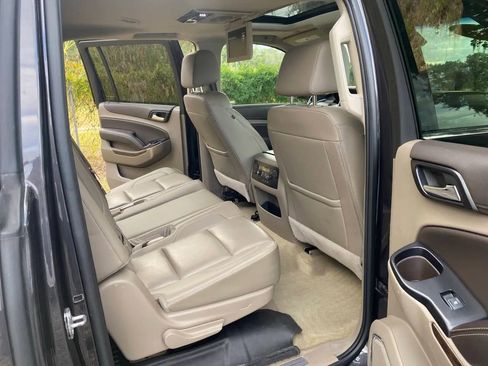Used 2017 Chevrolet Suburban LT w/ LT Signature Package image 9