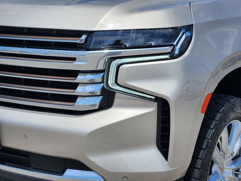 Used 2024 Chevrolet Suburban High Country AWD/4WD image 8