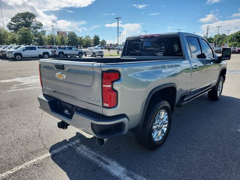 Used 2024 Chevrolet Silverado 2500 High Country w/ High Country Premium Package AWD/4WD image 3