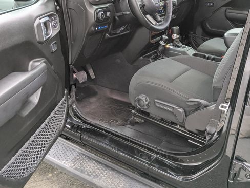 Used 2023 Jeep Wrangler Unlimited w/ Cold Weather Group image 21