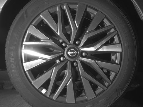 Used 2025 Nissan Altima 2.5 SV FWD image 15