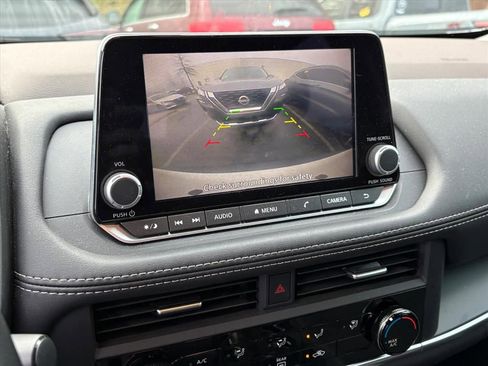 Used 2023 Nissan Rogue S image 9