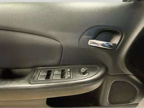 Used 2013 Chrysler 200 Touring FWD image 9