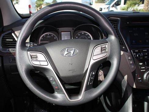 Used 2018 Hyundai Santa Fe SE FWD image 16