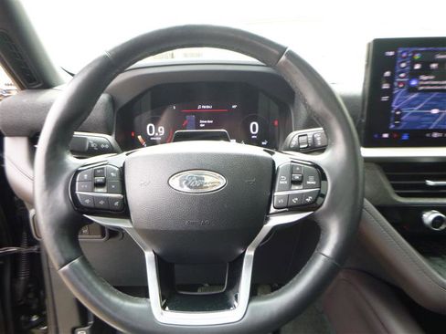 Used 2025 Ford Explorer Platinum w/ LUX Leather Package AWD/4WD image 13