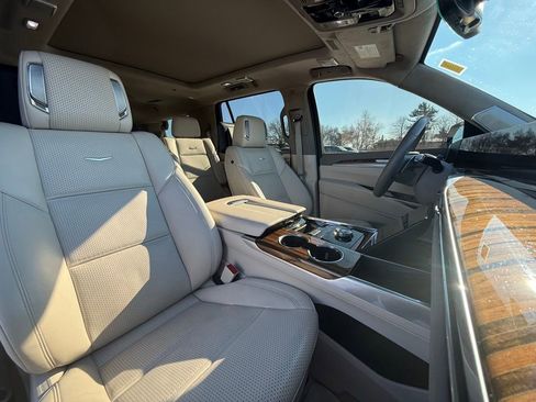 Certified 2025 Cadillac Escalade Premium Luxury Platinum w/ LPO, Floor Liner Package image 31