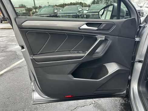 Used 2022 Volkswagen Tiguan SE image 11