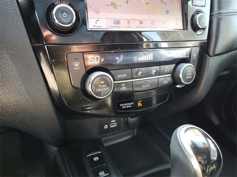 Used 2019 Nissan Rogue SL w/ Premium Package image 12
