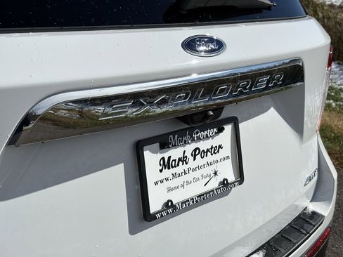 Used 2023 Ford Explorer XLT image 11