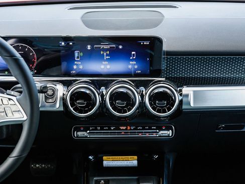 New 2026 Mercedes-Benz GLB 250 image 11