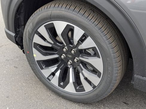 New 2026 Ford Explorer Platinum image 11