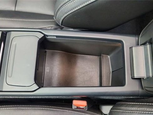 Used 2024 Volvo XC40 B5 Plus image 55
