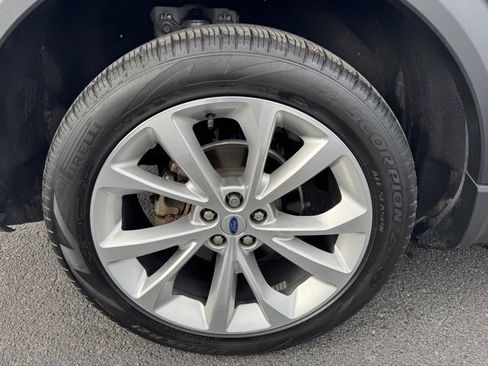 Used 2023 Ford Explorer Platinum w/ Technology Package image 10