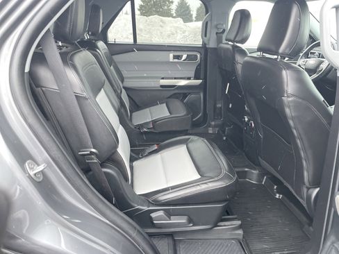 Used 2022 Ford Explorer XLT w/ Equipment Group 202A image 25