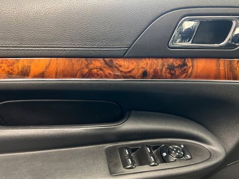 Used 2019 Lincoln MKT AWD image 10