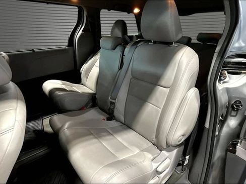Used 2019 Toyota Sienna XLE FWD image 21