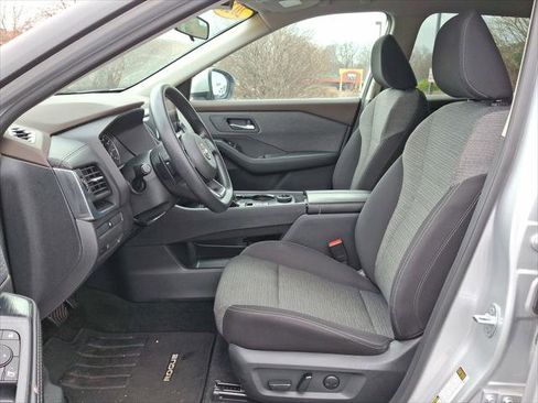 Used 2023 Nissan Rogue SV image 11