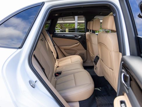 Certified 2025 Porsche Macan image 49