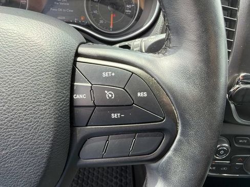 Used 2019 Jeep Cherokee Trailhawk w/ Cold Weather Group AWD/4WD image 25