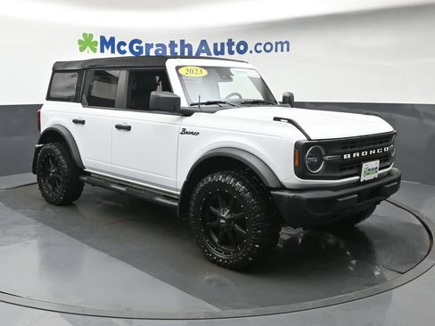 Used 2023 Ford Bronco 4-Door AWD/4WD image 2