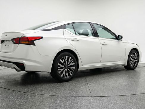 Used 2025 Nissan Altima 2.5 SV FWD image 9